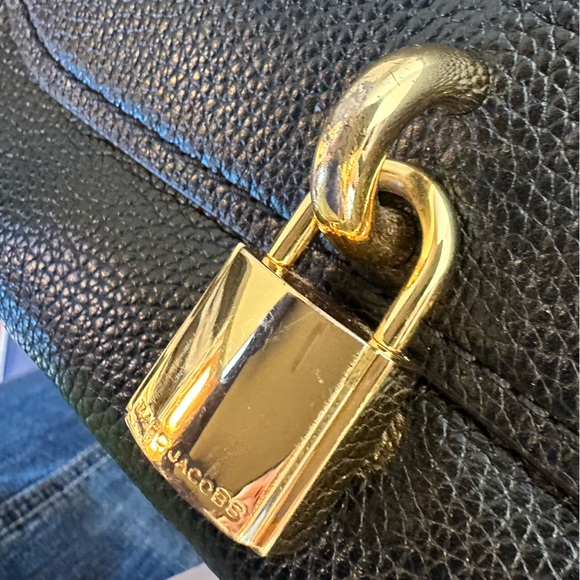 Marc Jacobs Lock That Messenger Crossbody - Picture 10 of 16